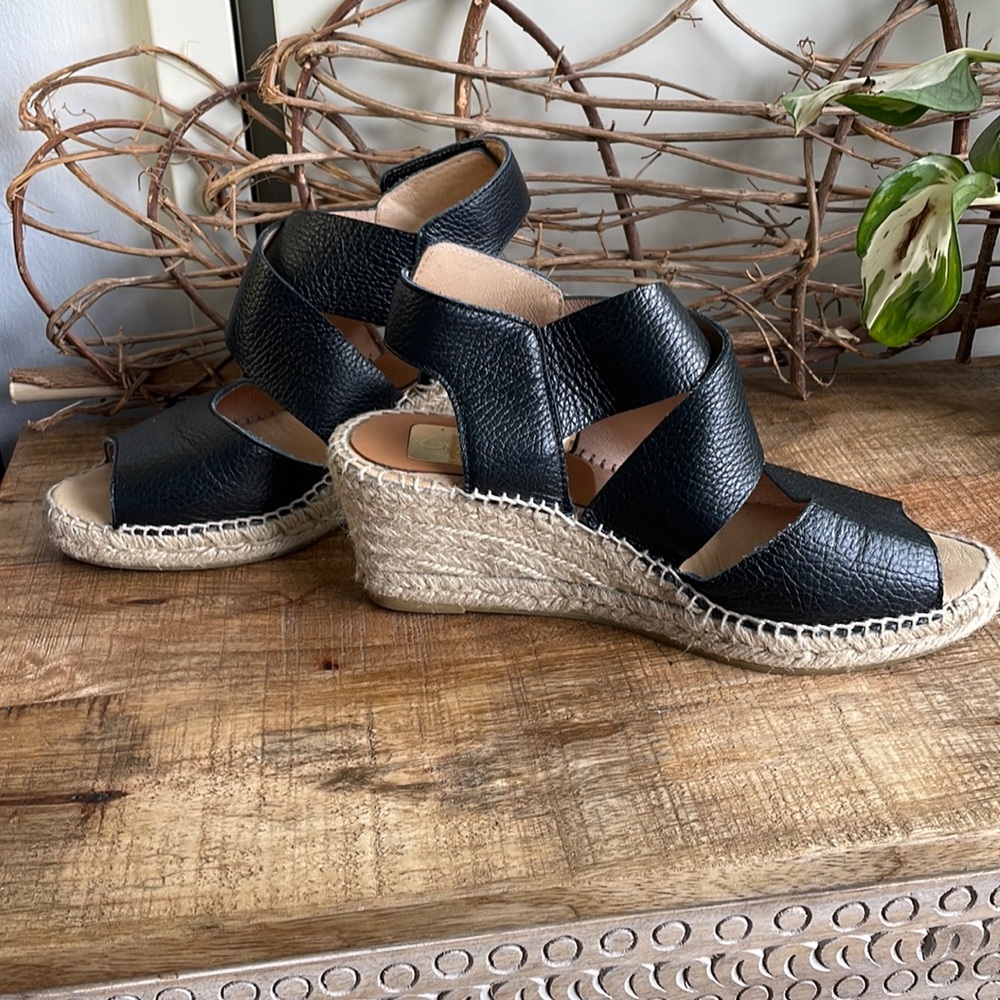 For charity! Size 40 comfortable black leather wedges from Spain